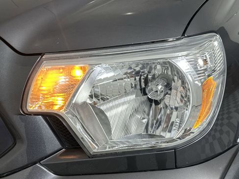 Used 2012 Toyota Tacoma 4x4 Access Cab V6 w/ TRD Sport Pkg image 30
