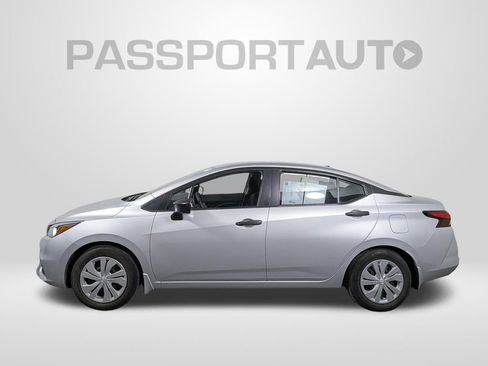 Used 2020 Nissan Versa S FWD image 2