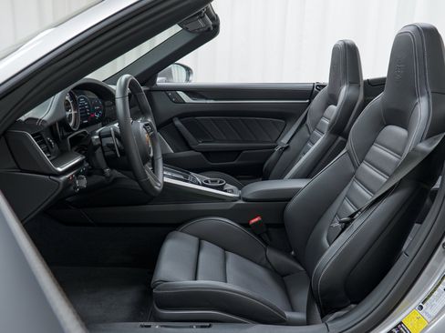 Certified 2025 Porsche 911 Turbo S AWD/4WD image 18