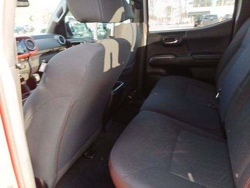 Used 2017 Toyota Tacoma TRD Sport image 14