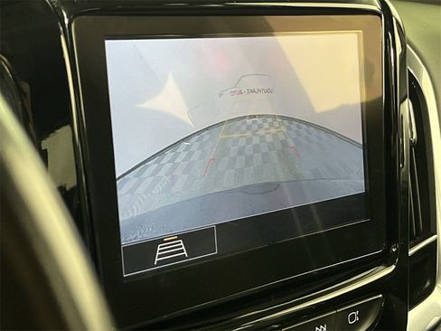 Used 2021 Chevrolet Traverse LT image 17