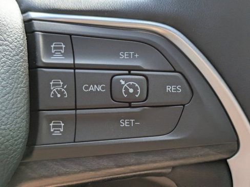 New 2025 Jeep Grand Cherokee Limited w/ Black Appearance Package RWD image 30