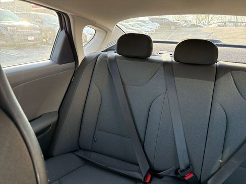 Used 2025 Kia K4 LXS image 38