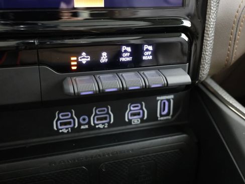 Used 2025 RAM 1500 Limited AWD/4WD image 32