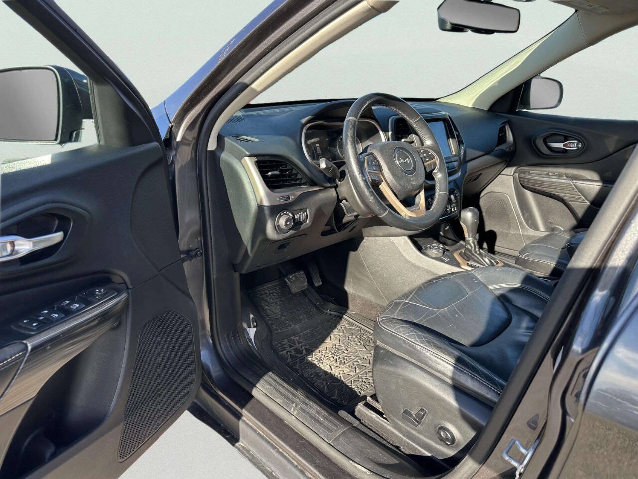 Used 2015 Jeep Cherokee Limited AWD/4WD image 13