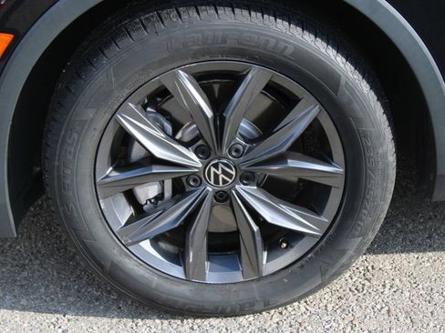 Used 2022 Volkswagen Tiguan SE FWD image 8