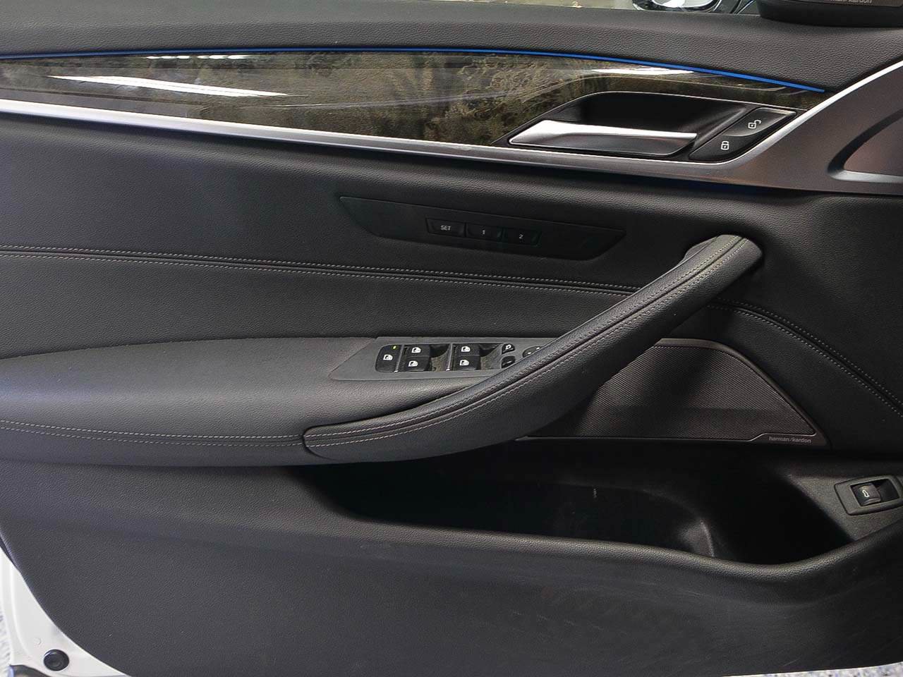 Used 2023 BMW 530e w/ M Sport Package RWD image 6