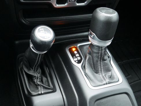 Used 2020 Jeep Wrangler Unlimited Sahara image 13