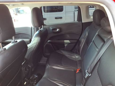 Used 2019 Jeep Compass Latitude FWD image 12