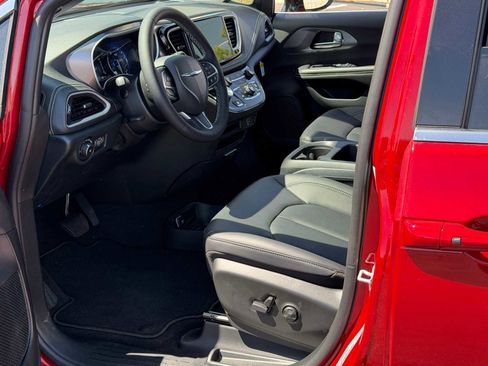 New 2026 Chrysler Pacifica Select FWD image 10