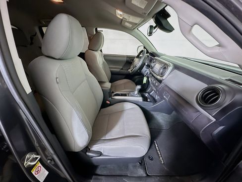 Used 2018 Toyota Tacoma SR5 image 30