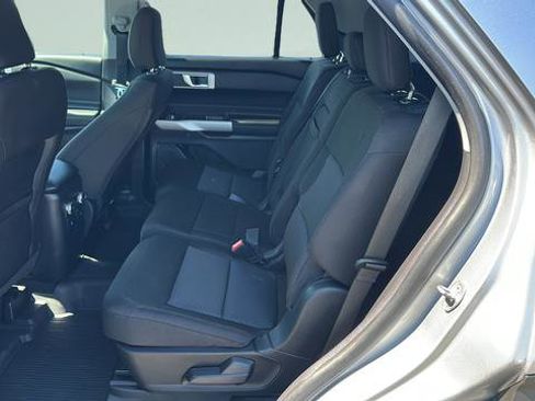 Used 2022 Ford Explorer XLT AWD/4WD image 18