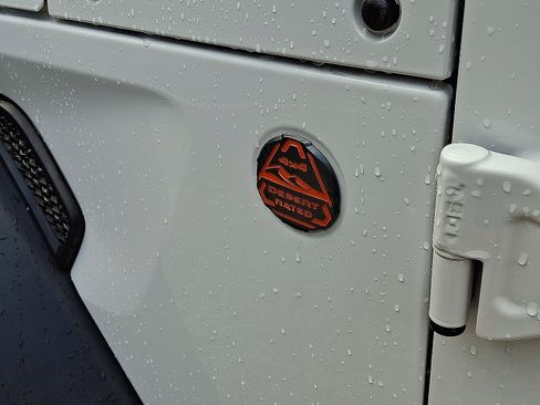 Certified 2021 Jeep Gladiator Mojave AWD/4WD image 29