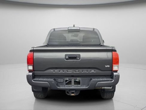 Used 2019 Toyota Tacoma TRD Off-Road w/ Technology Package AWD/4WD image 21