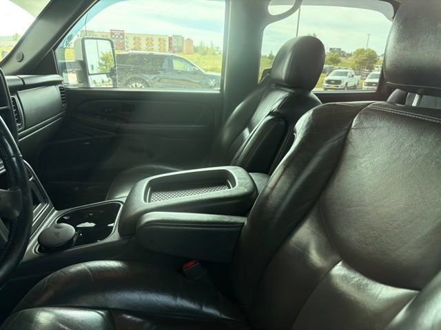 Used 2004 GMC Sierra 2500 SLT w/ Heavy-Duty Power Package AWD/4WD image 8
