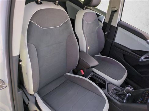 Used 2025 Volkswagen Taos SE w/ Panoramic Sunroof Package image 20