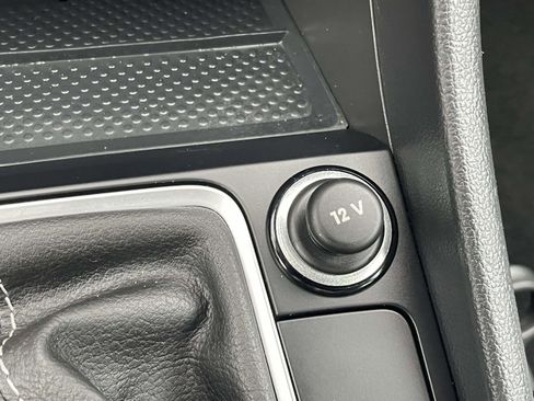 Used 2025 Volkswagen Jetta SE image 35