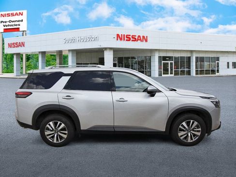 Certified 2025 Nissan Pathfinder SL AWD/4WD image 5
