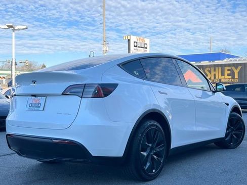 Used 2024 Tesla Model Y Long Range image 19