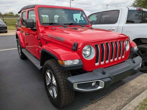 Used 2019 Jeep Wrangler Unlimited Sahara image 2
