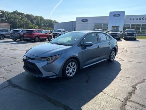 Used 2022 Toyota Corolla LE FWD image 3