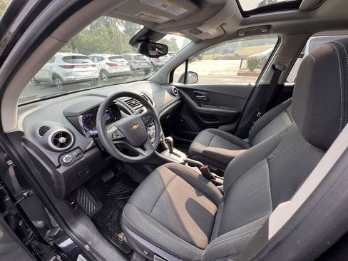 Used 2016 Chevrolet Trax LT w/ LT Sun and Sound Package AWD/4WD image 14