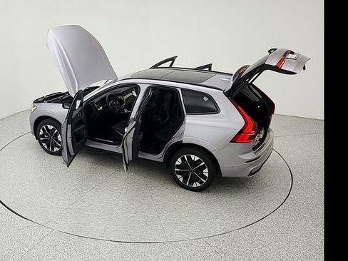New 2026 Volvo XC60 B5 Plus w/ Protection Package Premier AWD/4WD image 40