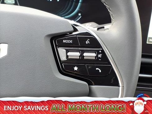 Used 2024 Kia Niro EX image 29