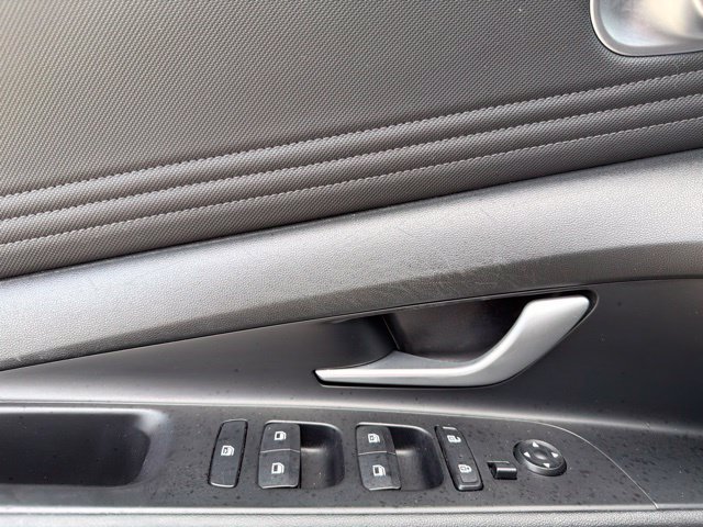 Used 2023 Hyundai Elantra SEL w/ Convenience Package FWD image 16