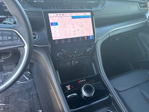 Used 2024 Jeep Grand Cherokee L Limited w/ Black Appearance Package AWD/4WD image 29