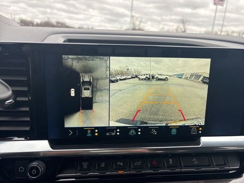 Used 2024 Chevrolet Silverado 2500 LTZ w/ LTZ Convenience Package image 16