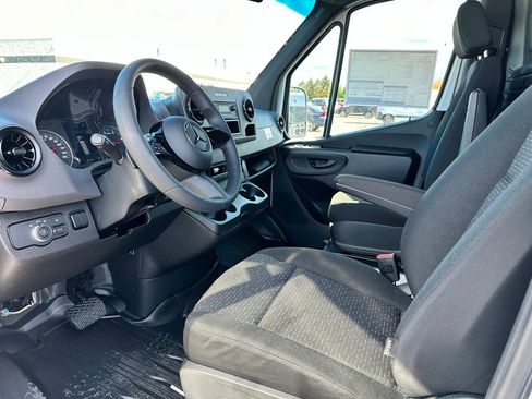 Used 2026 Mercedes-Benz Sprinter 2500 image 9