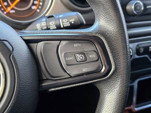 Used 2018 Jeep Wrangler Unlimited Sport image 32