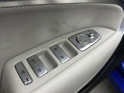 Used 2022 Genesis G70 3.3T image 12