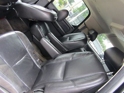 Used 2011 Cadillac Escalade ESV Premium RWD image 10