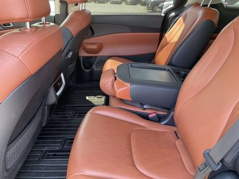 Certified 2025 Kia Carnival EX FWD image 15