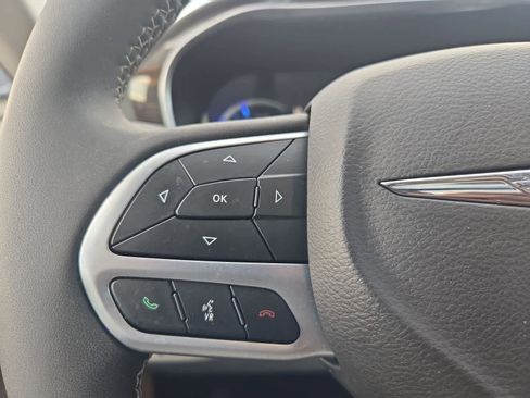 Used 2022 Chrysler Pacifica Limited image 24