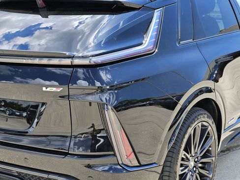 New 2026 Cadillac Lyriq V w/ Exterior Carbon Fiber Package image 10