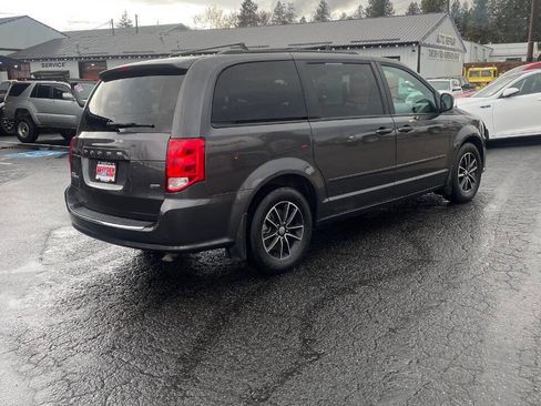 Used 2017 Dodge Grand Caravan GT w/ Mopar Premium Addition Group image 5