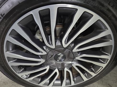 Certified 2021 Lincoln Corsair Reserve image 33