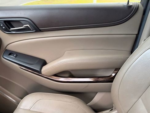 Used 2016 GMC Yukon XL SLT image 27