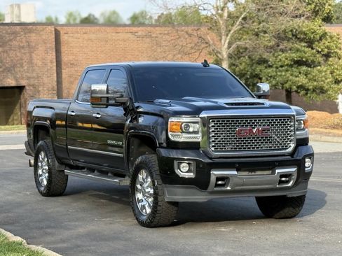 Used 2017 GMC Sierra 2500 Denali w/ Duramax Plus Package image 3