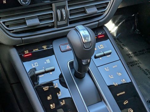 New 2026 Porsche Macan image 21