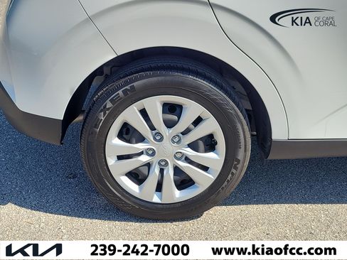 Used 2024 Kia Soul LX FWD image 9