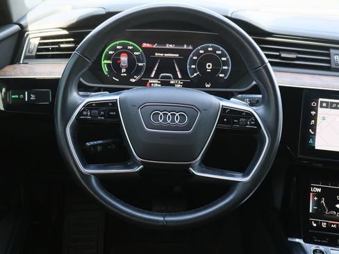 Used 2022 Audi e-tron Premium Plus w/ Premium Plus Package AWD/4WD image 13