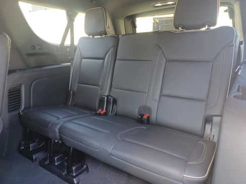 Used 2023 GMC Yukon XL SLT image 24