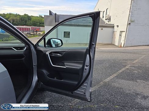 Used 2021 Toyota RAV4 XLE Premium AWD/4WD image 17