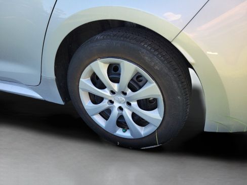 Used 2022 Toyota Corolla LE FWD image 25