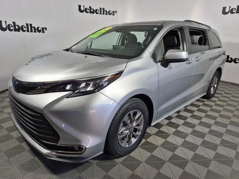 Certified 2024 Toyota Sienna XLE image 3