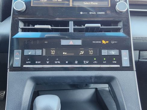 Used 2019 Toyota Avalon XLE image 22